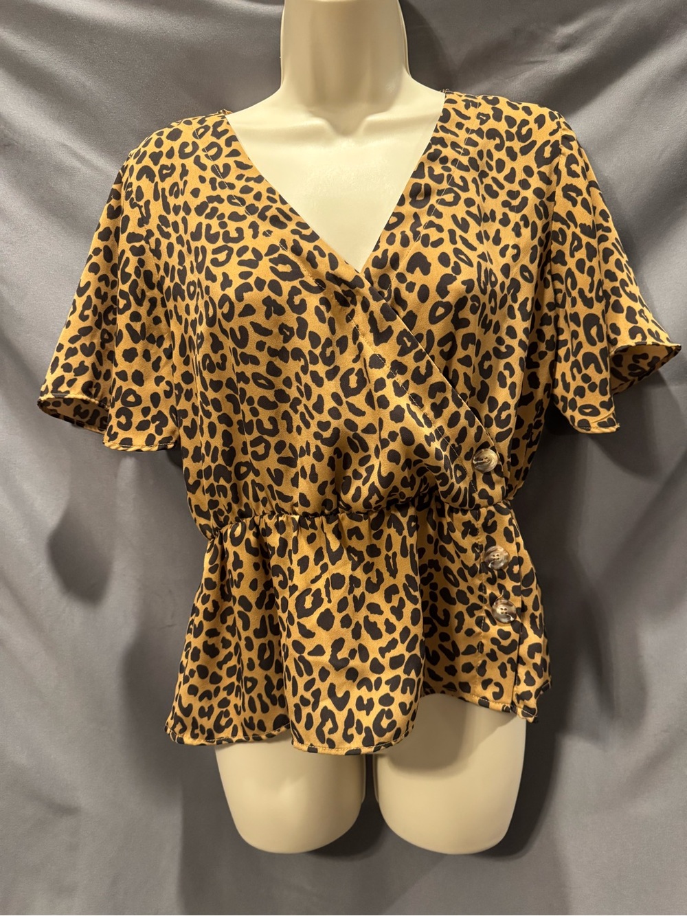 Leopard Print Short Sleeve wrap blouse peplum hem decorative side buttons medium